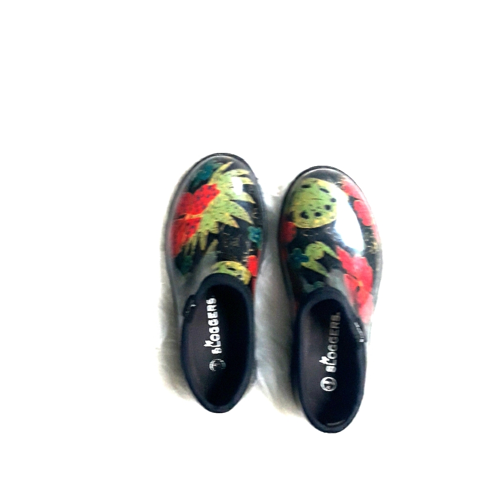 Women slogger size 6 shoes